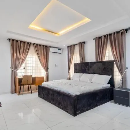 Royal Premium Palace Old Town - Presidential Apartman *