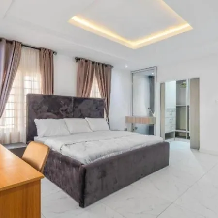 Royal Premium Palace Old Town - Presidential Apartment